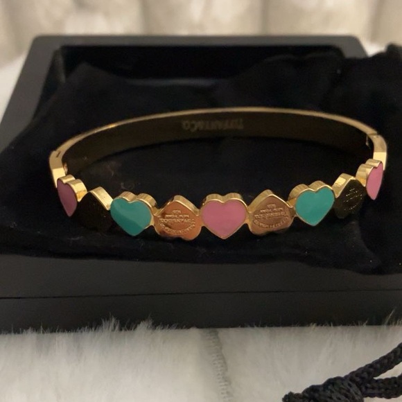 Elegant Gold tone Bracelet with Pink and Blue Hearts - Picture 5 of 6